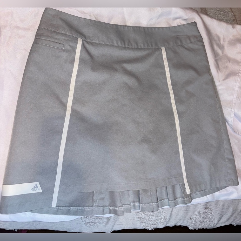 Adidas women’s skort 
New without tags 
Size 8